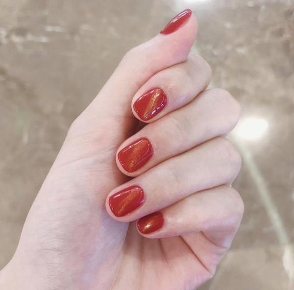 格調(diào)優(yōu)雅高級的美甲，純色偏光可愛風(fēng)，仙女就是要精致到手指