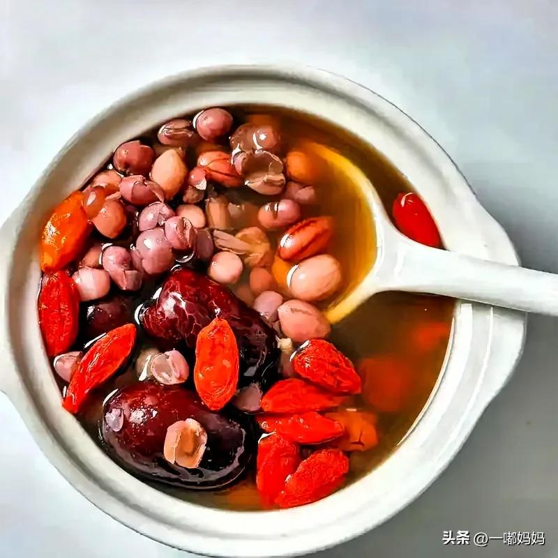產后哺乳期飲食營養_哺乳期媽媽營養食譜_奶水不足寶媽該吃什么