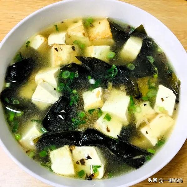 產后哺乳期飲食營養_奶水不足寶媽該吃什么_哺乳期媽媽營養食譜