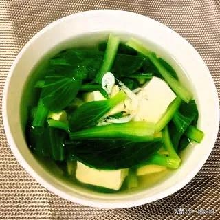 產后哺乳期飲食營養_哺乳期媽媽營養食譜_奶水不足寶媽該吃什么