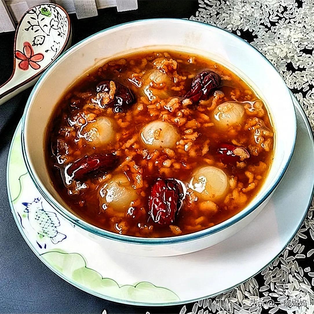 產后哺乳期飲食營養_奶水不足寶媽該吃什么_哺乳期媽媽營養食譜
